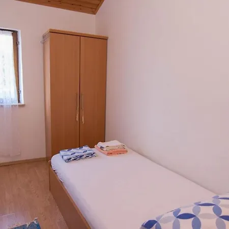 Casa de hóspedes Josip A3 Nerezine