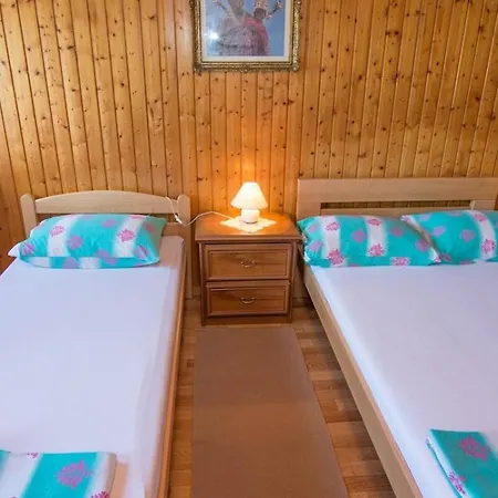 Casa de hóspedes Josip A3 Nerezine