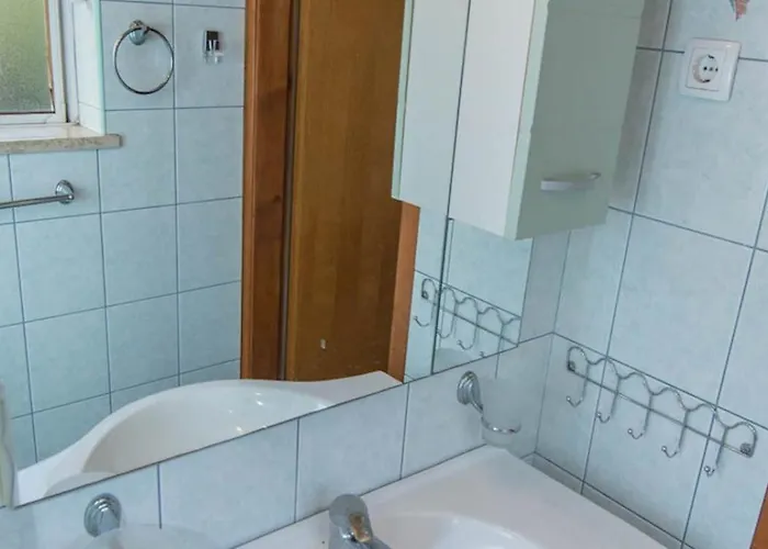 Josip A3 Πανσιόν Nerezine