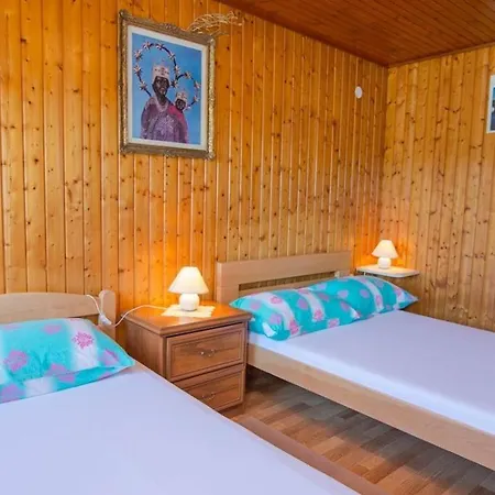 Josip A3 3* Nerezine